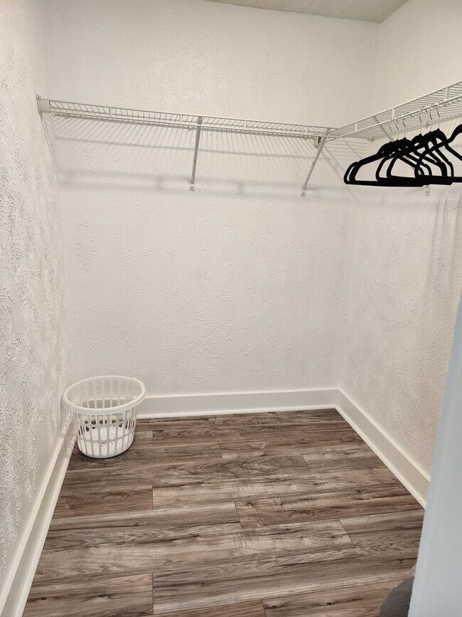 Building Photo - Remodeled 2 Story 3 Bedroom Home Located in SW Grand Rapids, MI