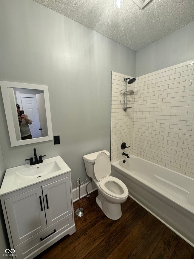 Building Photo - 449 Yandes St