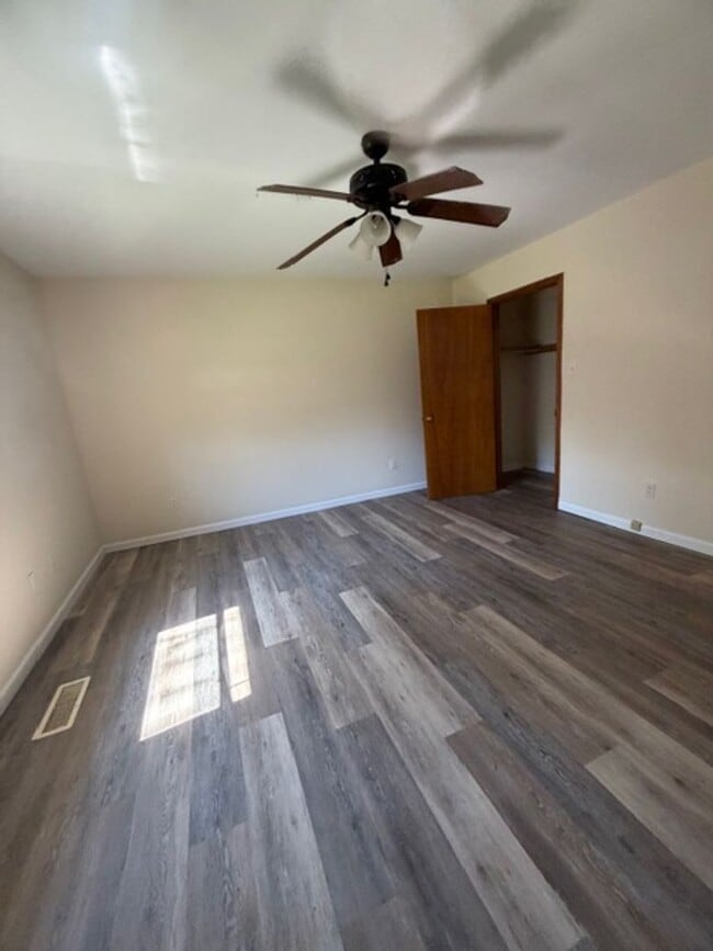 Building Photo - 2 Bedroom Duplex close to I -140 Contact Debra Johnson (865) 591-8281