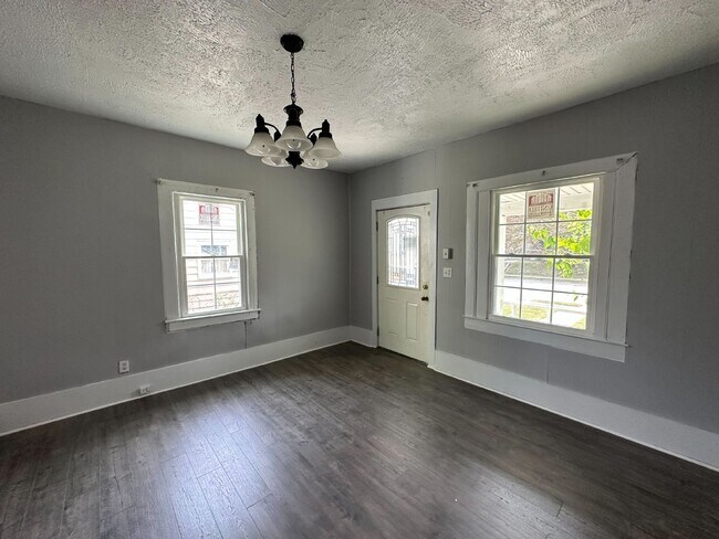 Building Photo - "3-Bedroom Home on Larkwood Ave – Spacious...