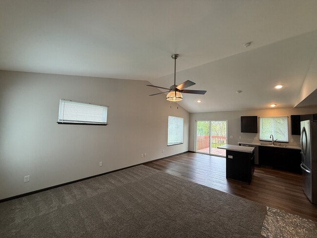 Building Photo - 924 Waters Edge Ct