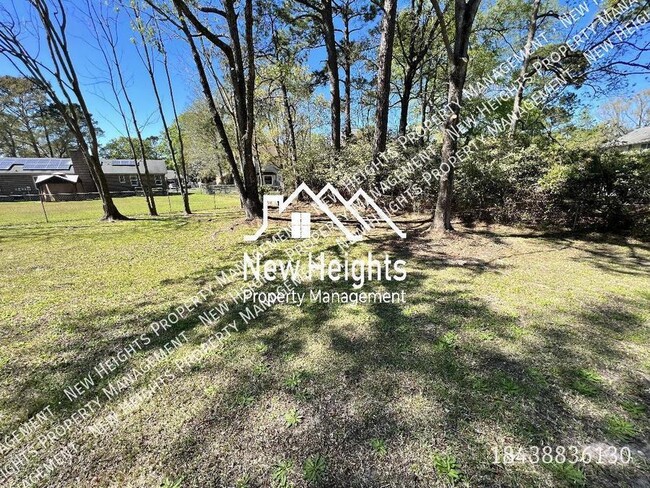 Building Photo - Home in Northwood Estates with Lovely Land...