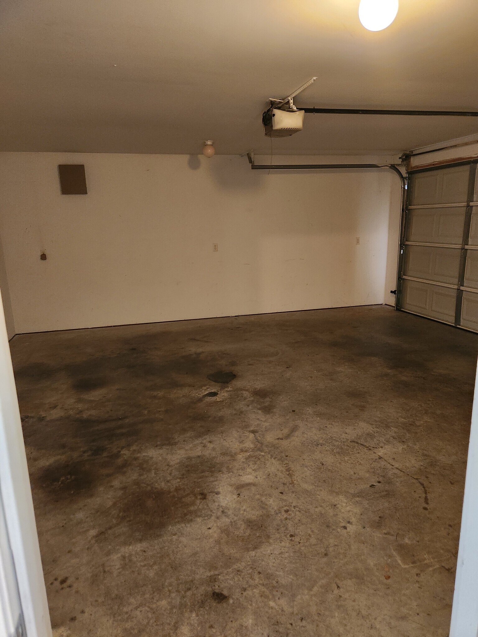 Building Photo - 1643 Landon Ln