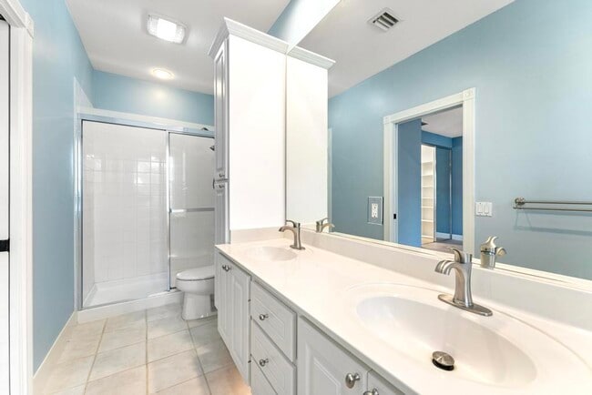 Building Photo - 180 Freeport Dr