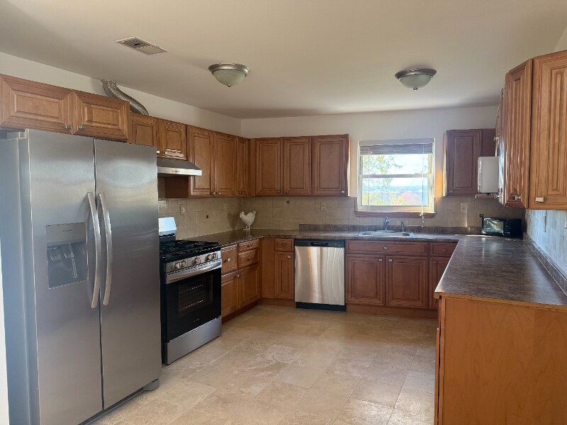 Building Photo - 147 Liberty Ave