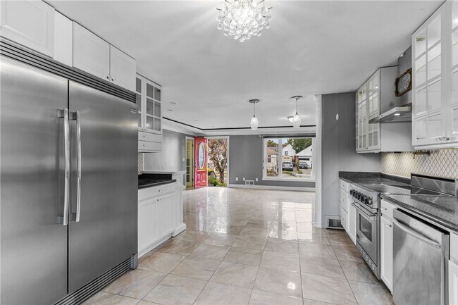 Building Photo - 45-47 Clym Street