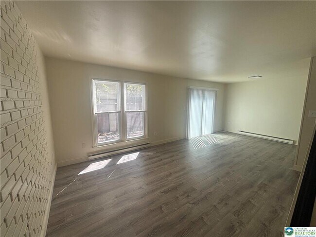 Building Photo - 5 Stonewood Pl