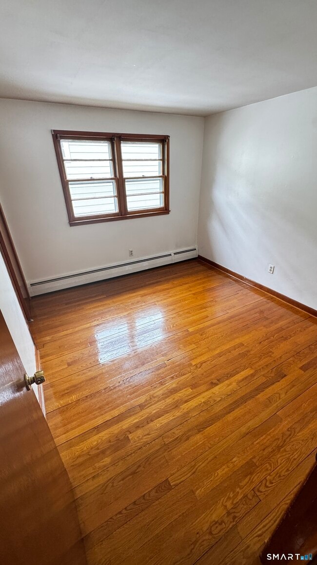 Building Photo - 156 Putnam Ave