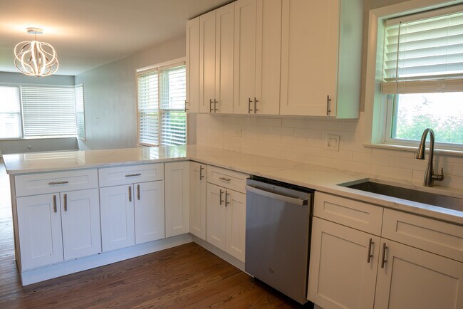 Building Photo - 9733 Karlov Ave