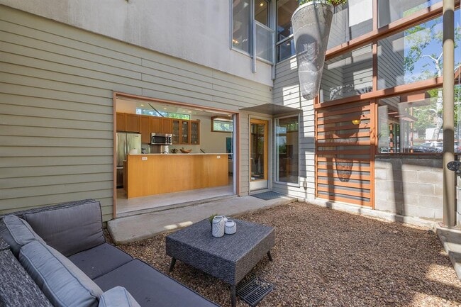 Building Photo - 2801 Oak Crest Ave