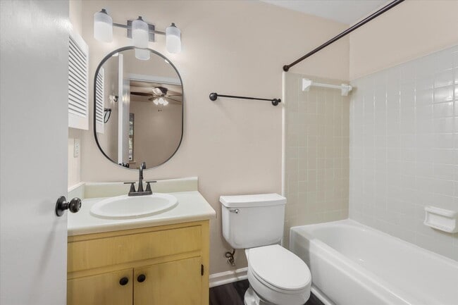 Building Photo - 1901 Gina Dr