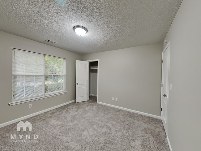 Building Photo - 424 Streamview Ln