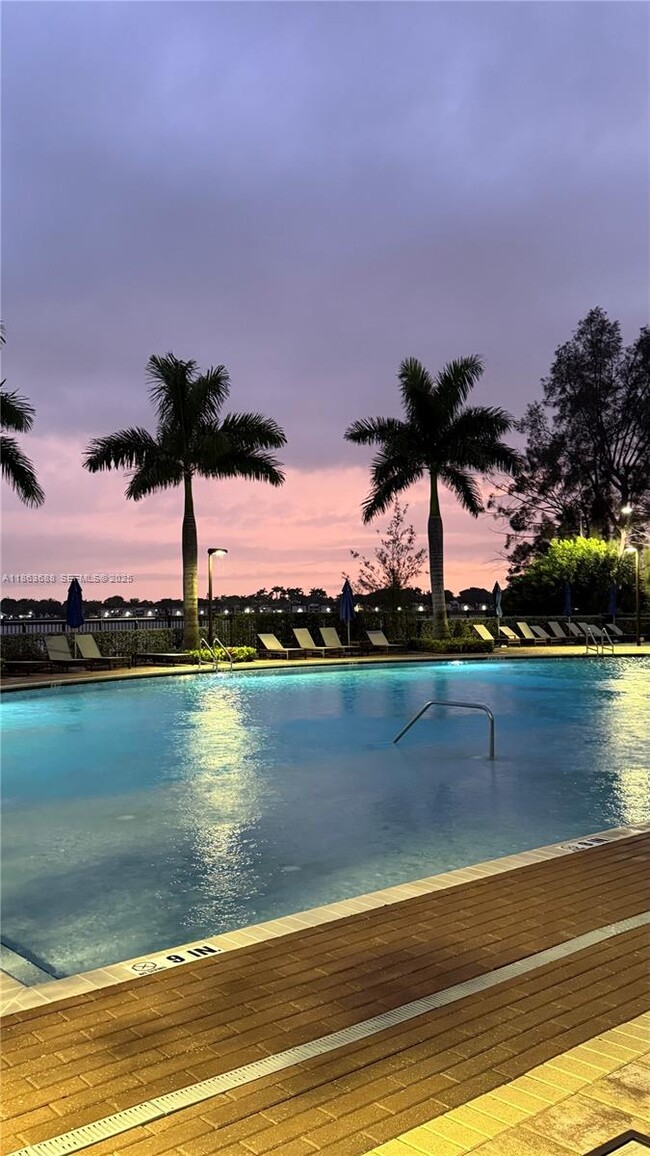 Building Photo - 947 NE 211th St