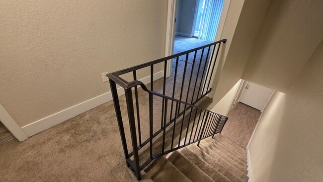 Building Photo - Open Concept Townhome with Balcony