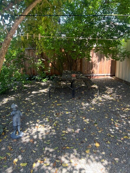 Building Photo - 2733 Bryant St