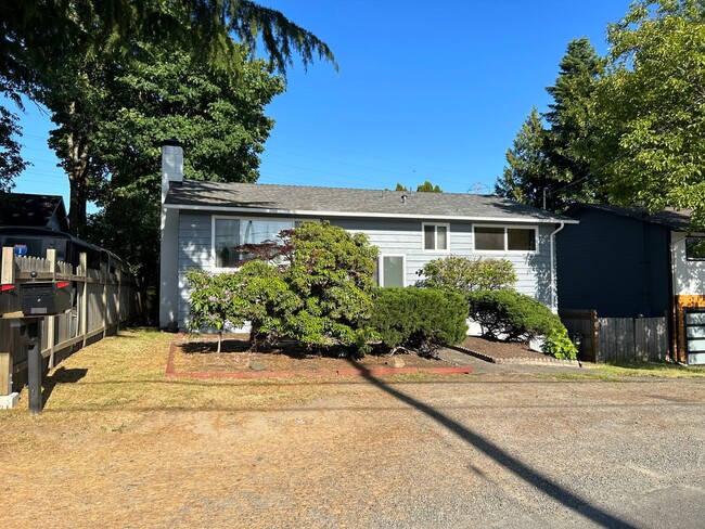 Building Photo - Renovated 3B, 2.25 BA House with garage in...