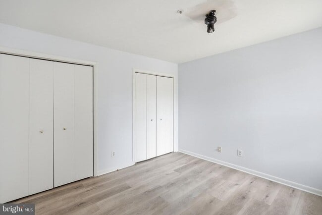 Building Photo - 13405 Shady Knoll Dr