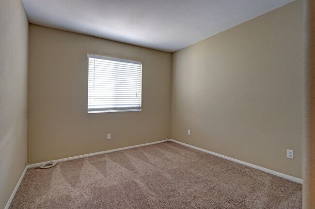 Building Photo - WONDERFUL HOME LOCATED IN DESIRABLE NORTH ...