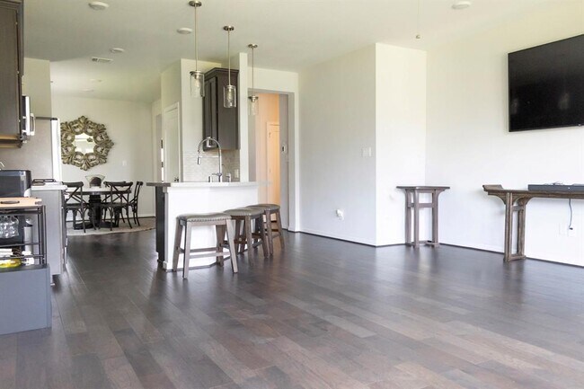 Building Photo - 8023 Pinebrook Arbor Ct