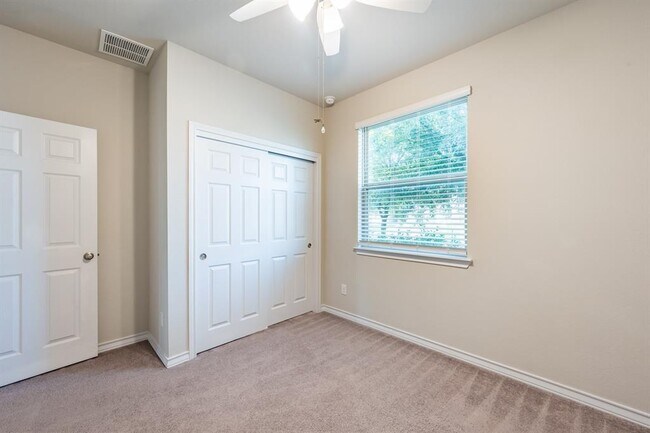 Building Photo - 1325 Eagle Ray St