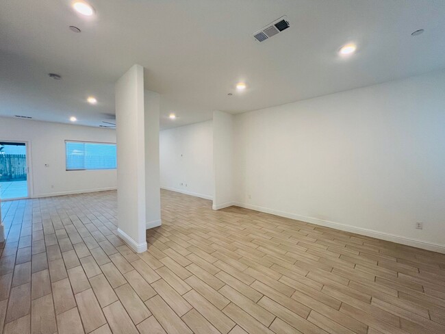 Building Photo - Beautiful Lennar 4-Bedroom Home with Resor...
