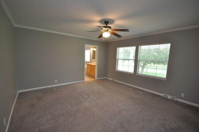 Building Photo - 3 Bedroom 2 bath in West Paducah