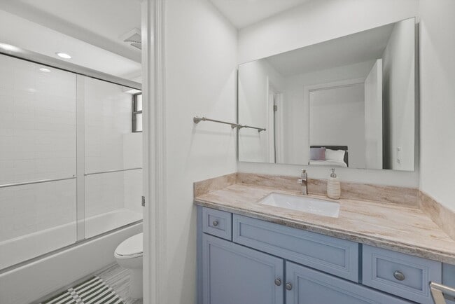 Building Photo - 11355 Pond View Dr