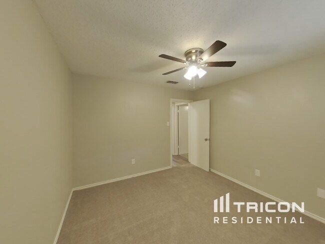 Building Photo - 2312 Vineyard Dr