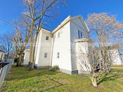 Building Photo - 817 S Main St