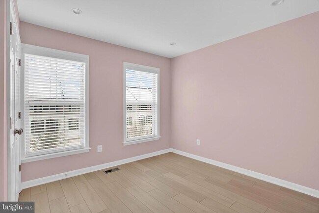 Building Photo - 42598 Chisholm Dr