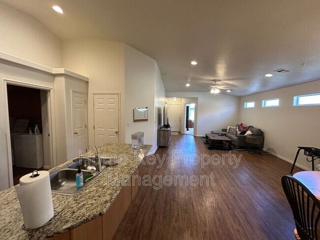 Building Photo - 2056 E Middleton Dr