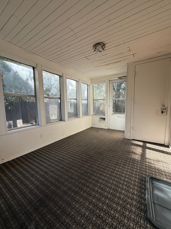 Building Photo - 320 9th Ave N