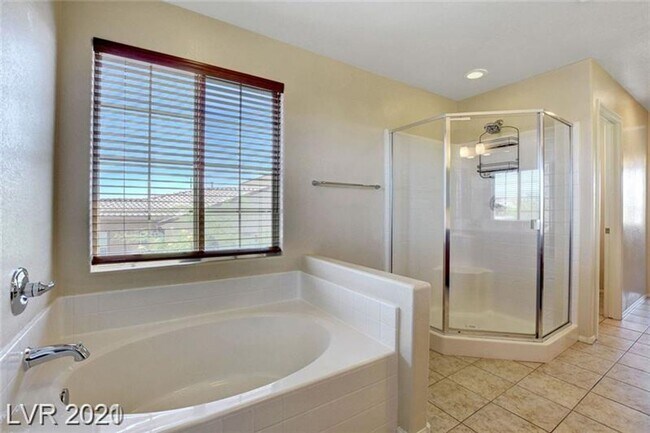 Building Photo - Gated community - 4 bedrooms - 3 baths