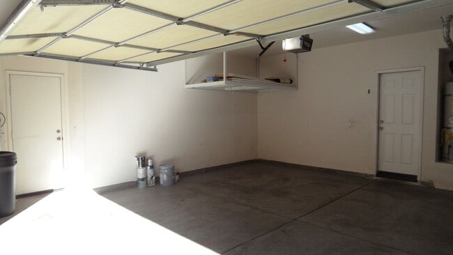 Building Photo - 3BR 2.5 BA 2 Story Home with 2 Car Garage