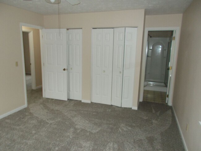 Building Photo - Welcome to this Stunning and Expansive 3 Bedroom, 2 1/2 Bath Home in the Desirable Oak Park Area ...