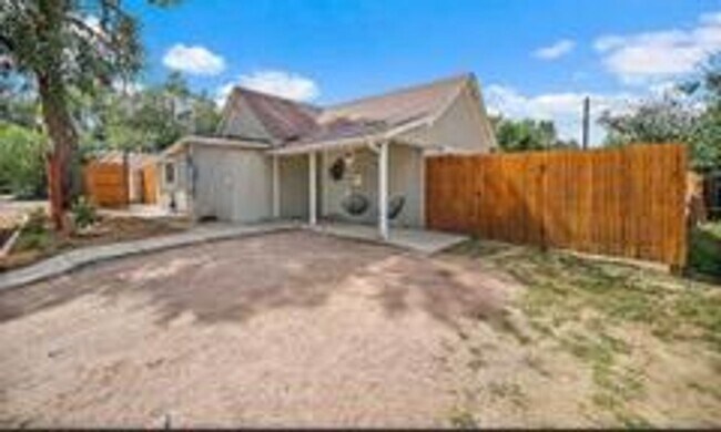 Building Photo - Historic Hillside 2 Bedroom 2 Bathroom