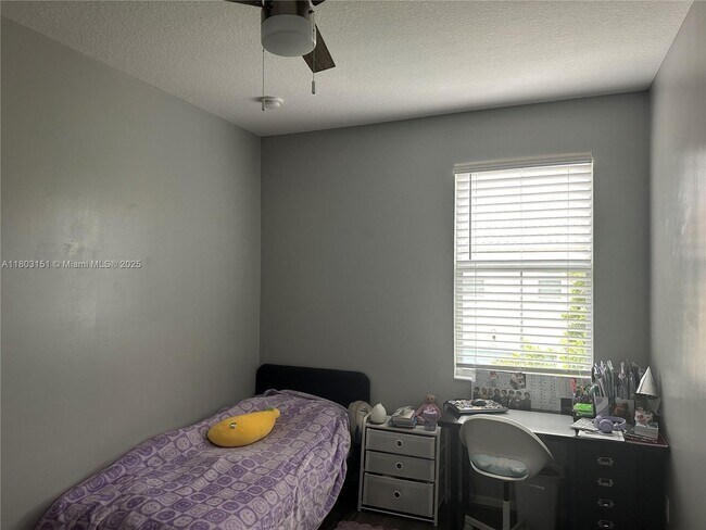 Building Photo - 2947 St Thomas Dr