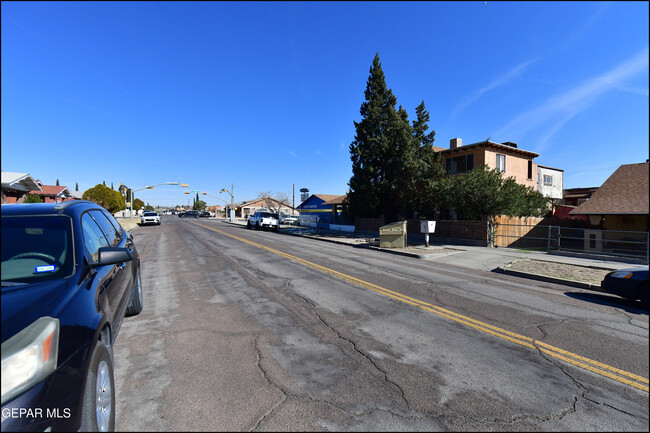 Building Photo - 3519 Douglas Ave