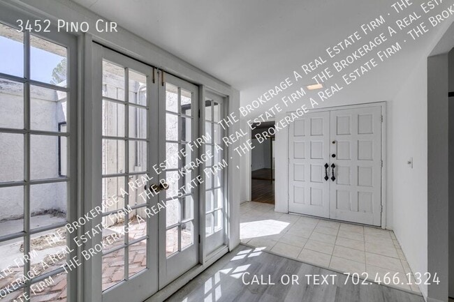 Building Photo - 3452 Pino Cir