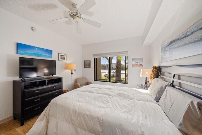 Building Photo - 3019 Alcazar Pl