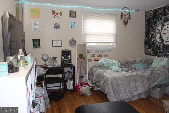 Building Photo - 107 Laurel Ave