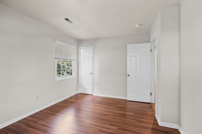 Building Photo - Fantastic 3 Bedroom Ranch home in SE Ralei...
