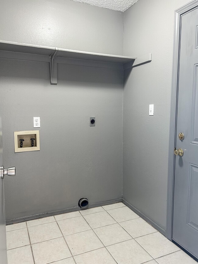 Building Photo - 112 Saskatchewan St