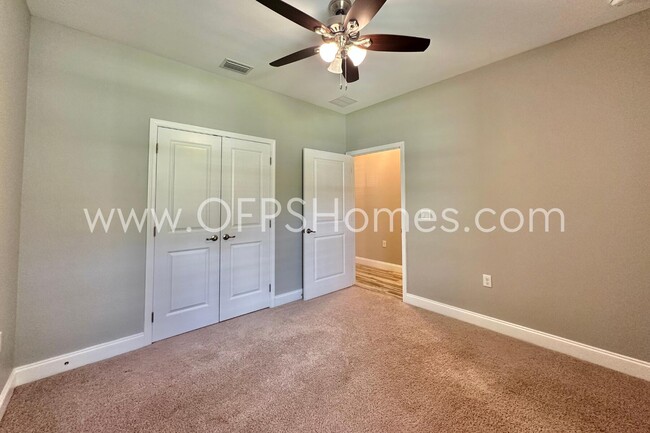 Building Photo - 216 Green Dr
