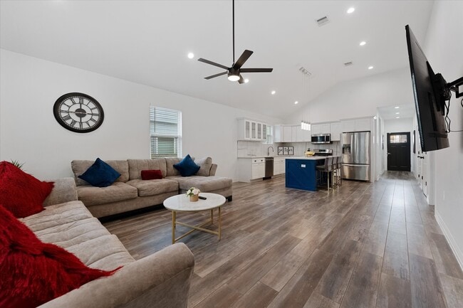 Building Photo - 4547 Newberry St