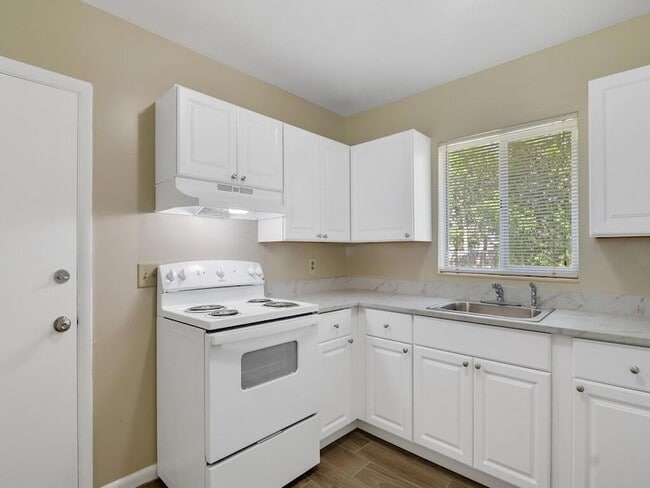 Building Photo - 7502 Pacific Ave