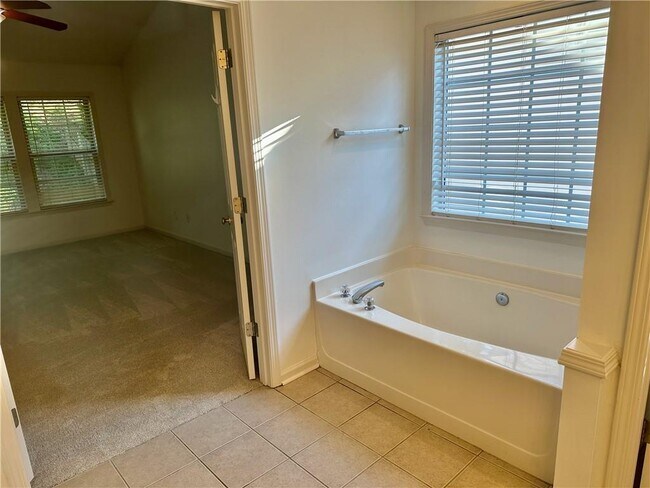 Building Photo - 2555 Haddenham Ln