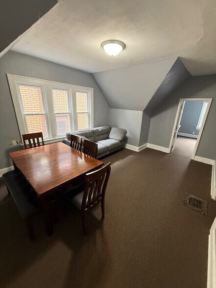 Building Photo - 206 N 37th St
