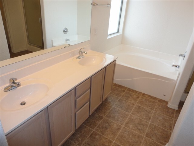 Building Photo - 955 S Del Rancho