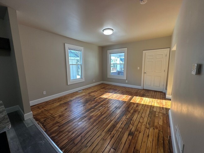 Building Photo - Large Open Concept 5BR/2BA Rent to Own Home